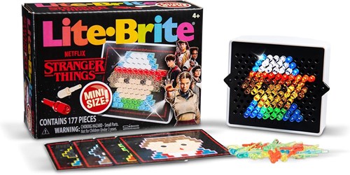 Basic Fun Leuchtendes Spielzeugset Stranger Things Mini mit 170 Steckern