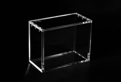 Asmodee Acryl Schutzbox One Piece OP4+ Boosterbox transparent