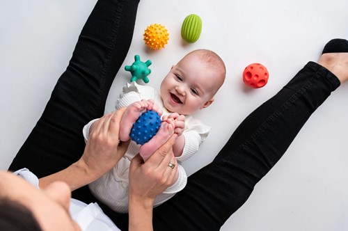 Mom's Care sensorisches Spielzeug Pastell Bälle Set - 5 Stück für Babys-3