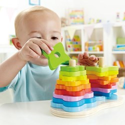 Hape Regenbogen Stapelformen Holzspielzeug - 19-teiliges Lernspielzeug
