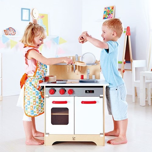 Hape Spielküche - weiße Holzküche für Kinder mit Ofen und Kühlschrank