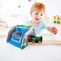 Hape Eisenbahn Wasserfall Tunnel - Holzspielzeug - Mehrfarbig