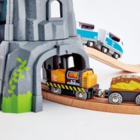 Hape Eisenbahn Tunnel mit Licht und Sound - Holzspielzeug-3