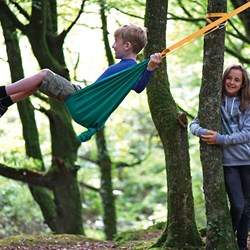 Hape tragbare Schaukel aus recyceltem Polyester Outdoor-Spielzeug