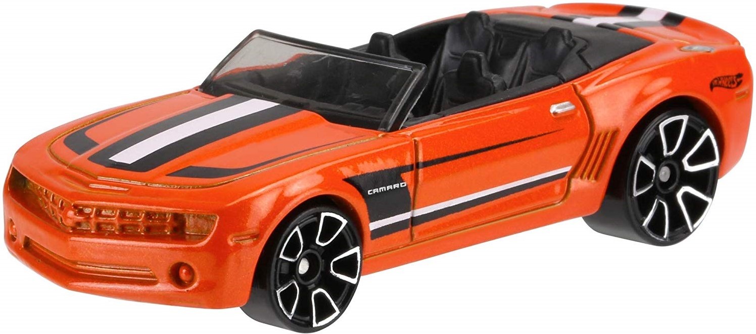 Hot Wheels HMK47 - 10er-Pack mit Spielzeugautos im Maßstab 1:64, Set mit10  Hot Wheels Rennautos, Mischung aus offiziell lizenzierten und nicht  lizenzierten Fahrzeugen, Geschenk für Kinder und Sammler: :  Spielzeug