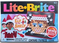 Basic Fun Leuchtendes Steckspielzeug Elf on the Shelf Mini - Kreatives Weihnachtsgeschenk