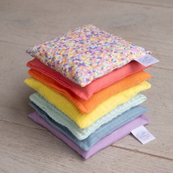 Little Botanic Label sensorisches Spielzeug Körnersäckchen Pastell Konfetti Set