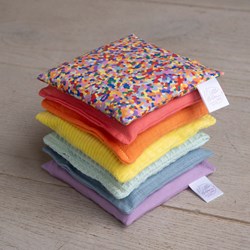 Little Botanic Label sensorische Bohnensäckchen Pastell und Konfetti 7 Stück