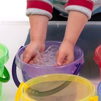 TickiT Eimer Set Transparent - Bunte Spielzeug Eimer 6 Stück-3